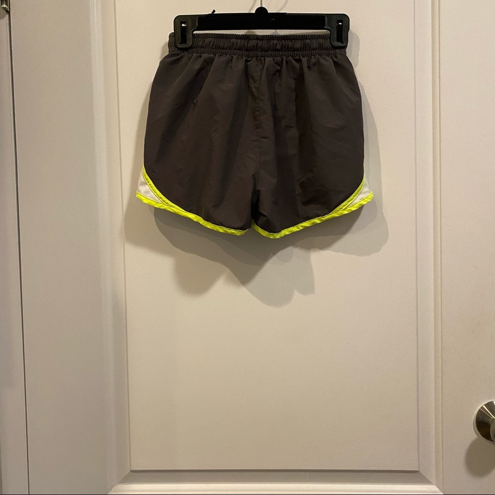 Under Armour Heat Gear Running Shorts - Picture 3 of 3